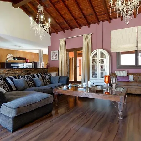Sleeps 8 Pool Wifi Tetir