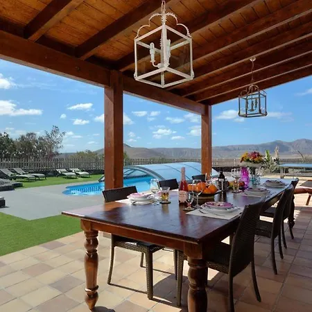 Sleeps 8 Pool Wifi Tetir