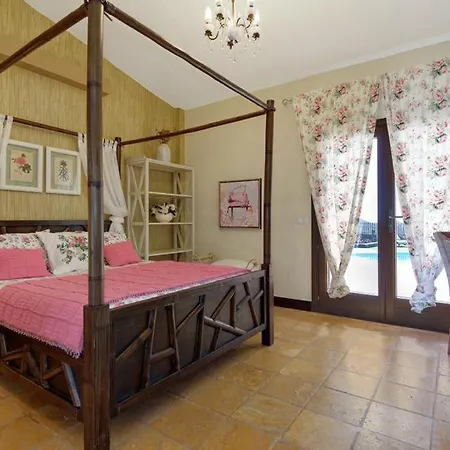 Sleeps 8 Pool Wifi Villa *
