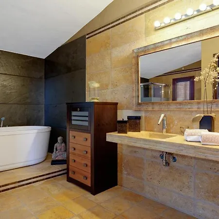 Sleeps 8 Pool Wifi