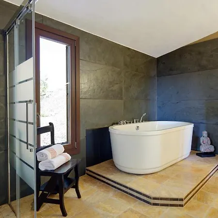 Sleeps 8 Pool Wifi Villa Tetir