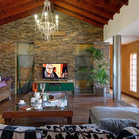 Sleeps 8 Pool Wifi Villa *