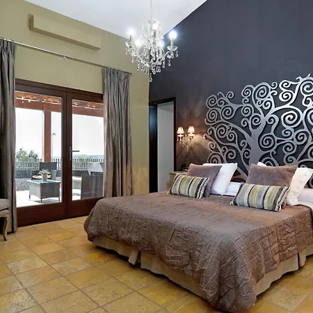 Villa Sleeps 8 Pool Wifi *